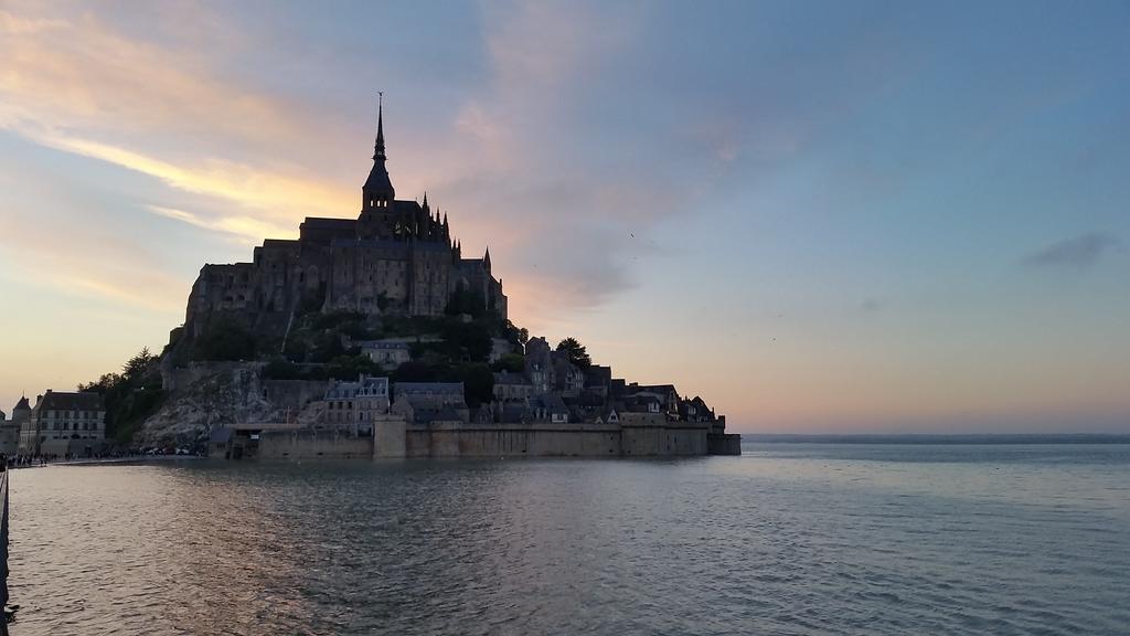 L'Oree Du Mont Proche Du Mont Saint Michel Pontorson Exterior foto